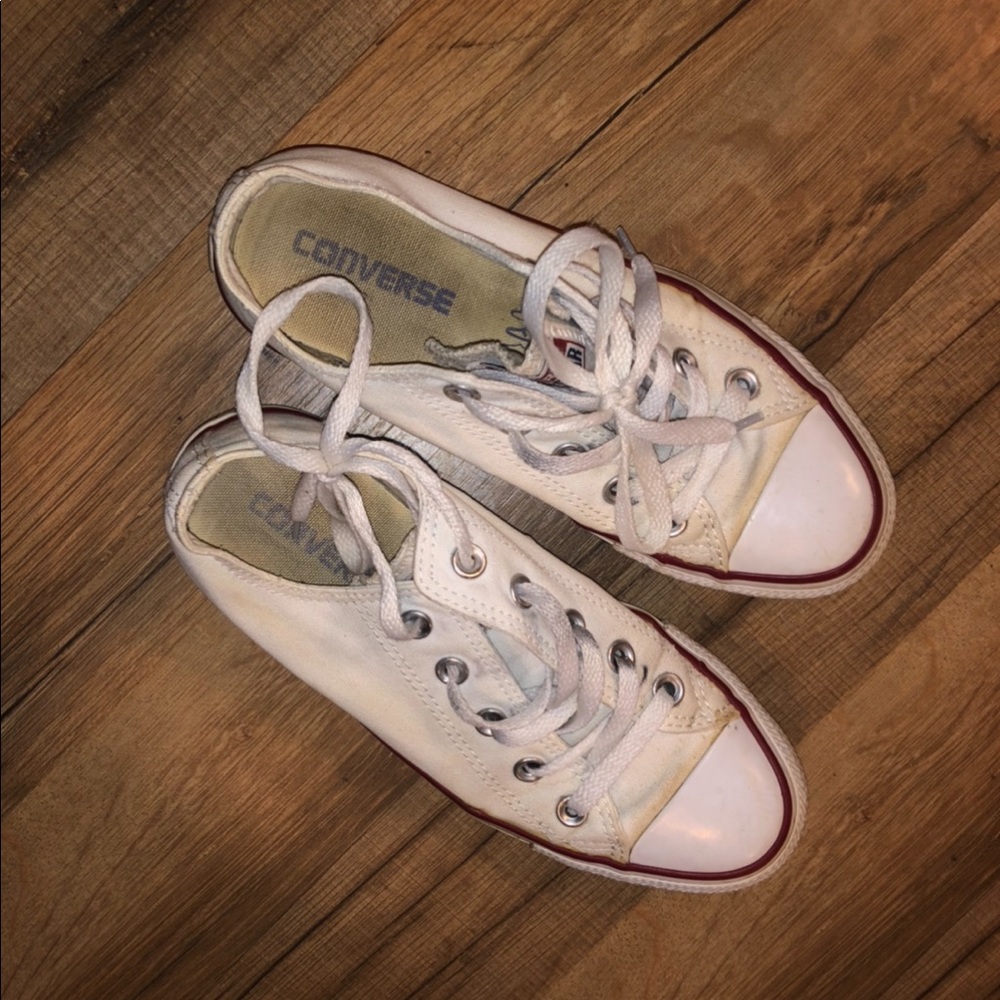 White converse low top